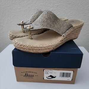 Women's Bass Opal Gold Thong Sandals Sz 7.5M